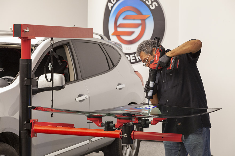 Equalizer®. SL1000 • SafeLift™ Powered Glass Installation System