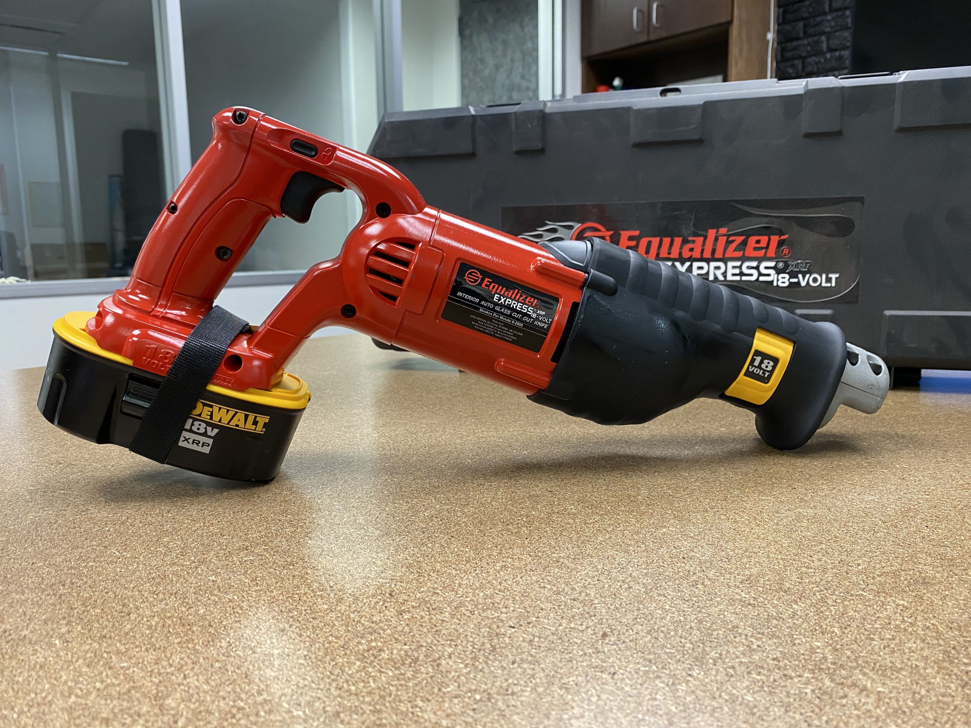 Equalizer®. DTE1000SD • Equalizer® Express® with 120volt charger S&D